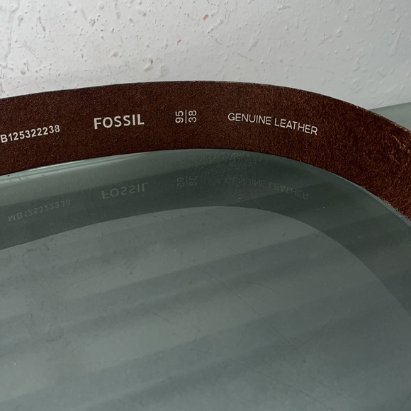 Men’s Fossil Leather belt gold hardware - Picture 4 of 5